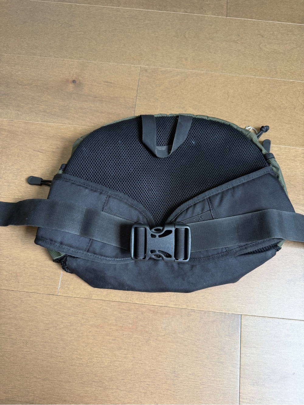 Eddie Bauer Olive and Black Waist Pack with Mesh Pockets - Picture 2 of 7